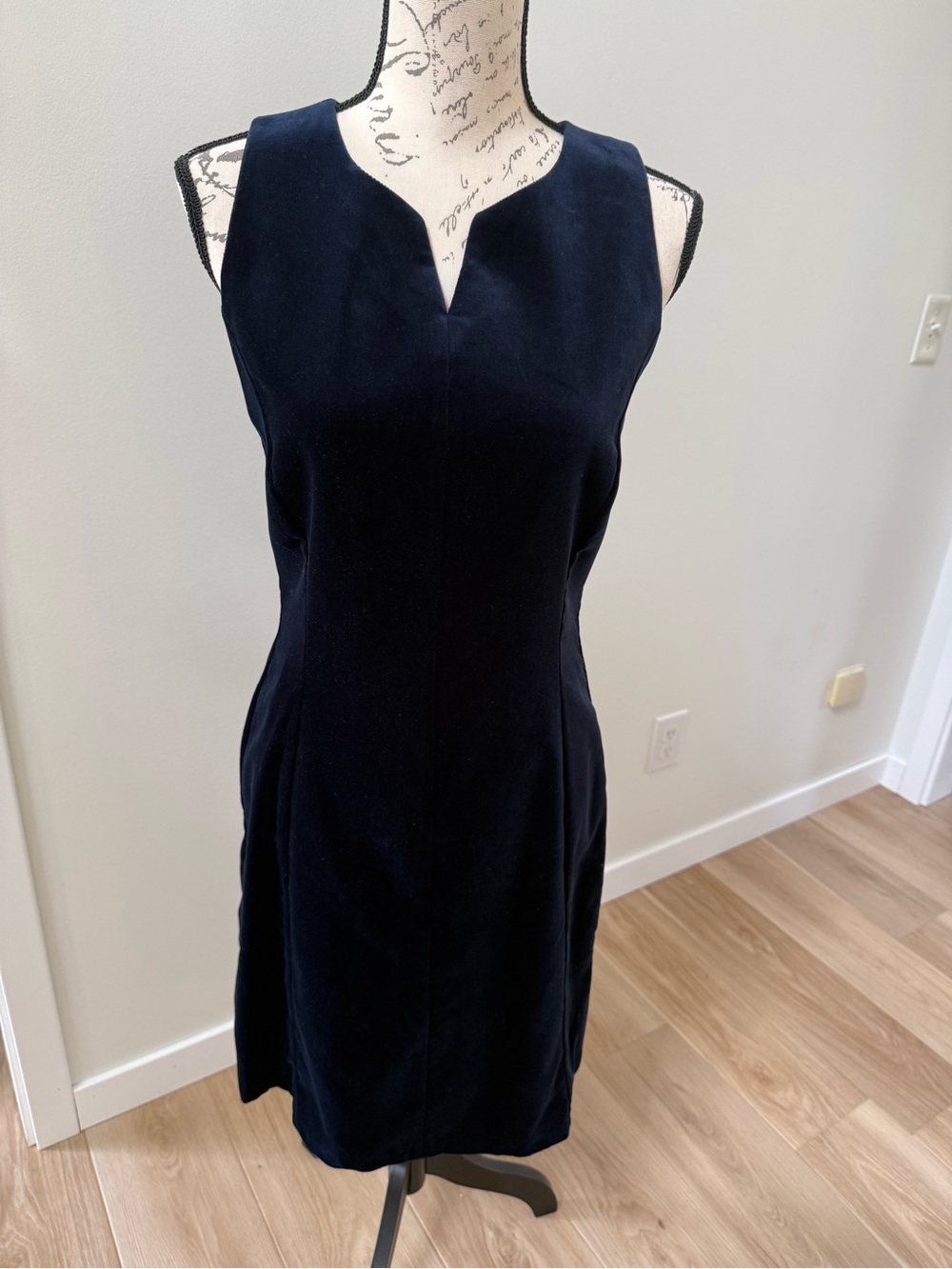 Navy Blue Velvet Sheath Dress Sleeveless Laura Ashley Size 8 Classic